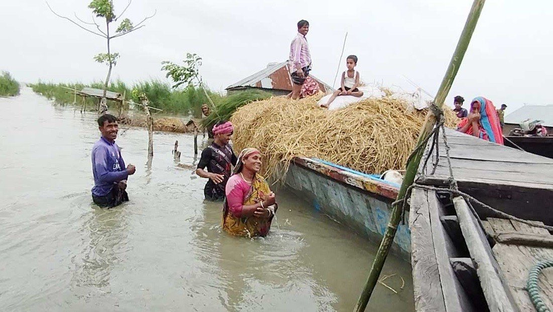 সিলেট পানিবন্দি লাখ লাখ মানুষ, আরও ১৪ জেলায় বন্যার শঙ্কা