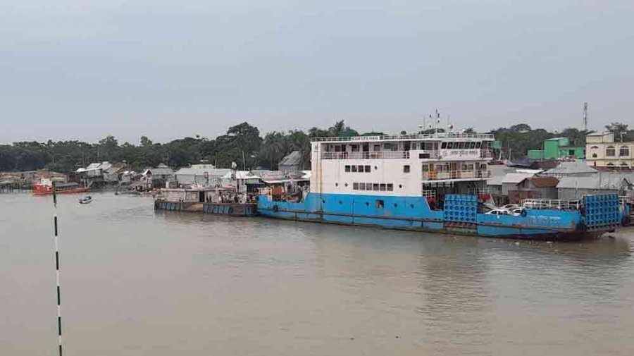 দূর্ঘটনার ৮ ঘণ্টা পর শিমুলিয়া-মাঝিকান্দি নৌপথে ফেরি চলাচল শুরু শরীয়তপুর প্রতিনিধি