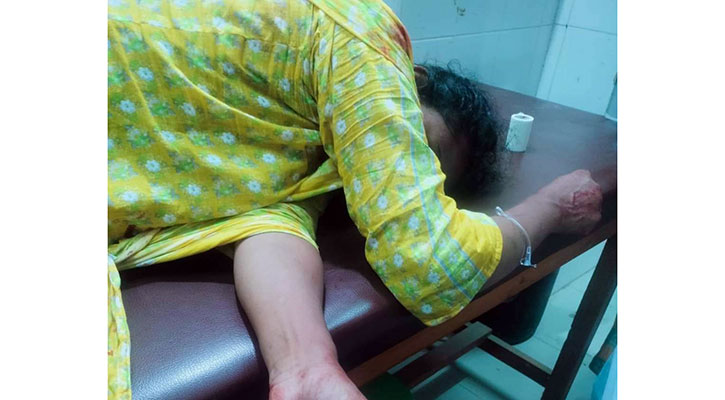 জাজিরায় ভোটে হেরে কেন্দ্রে হামলা,  পুলিশের গুলিতে মা-মেয়েসহ আহত ৩