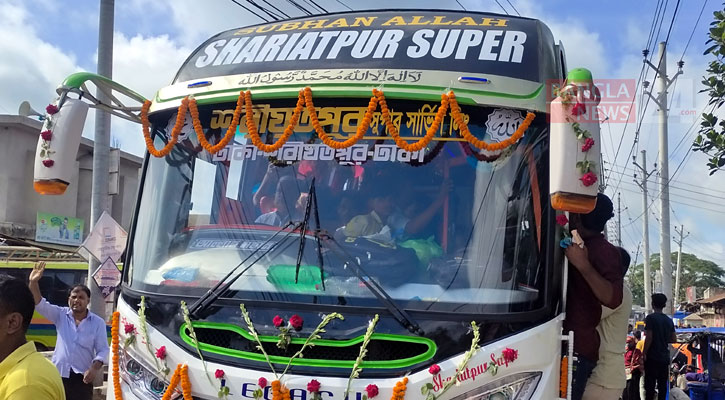 ৭ মিনিটে পদ্মাসেতু পার হলো শরীয়তপুরের বাস