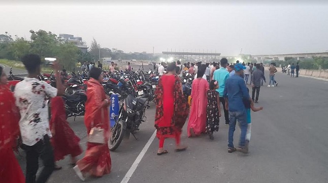 জাজিরা প্রান্তে পদ্মাসেতু ঘিরে ভিড় বাড়ছে