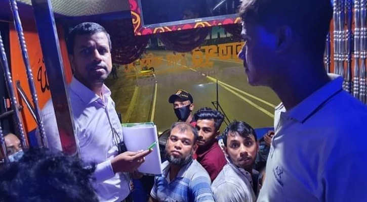 অতিরিক্ত ভাড়া আদায় করায় পদ্মা ট্রাভেলসসহ ৬ বাসকে জরিমানা