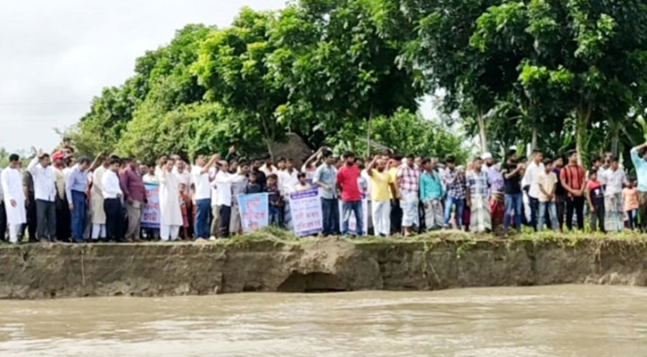 শরীয়তপুরে এক মাসে নদীগর্ভে বিলীন শতাধিক ঘরবাড়ি
