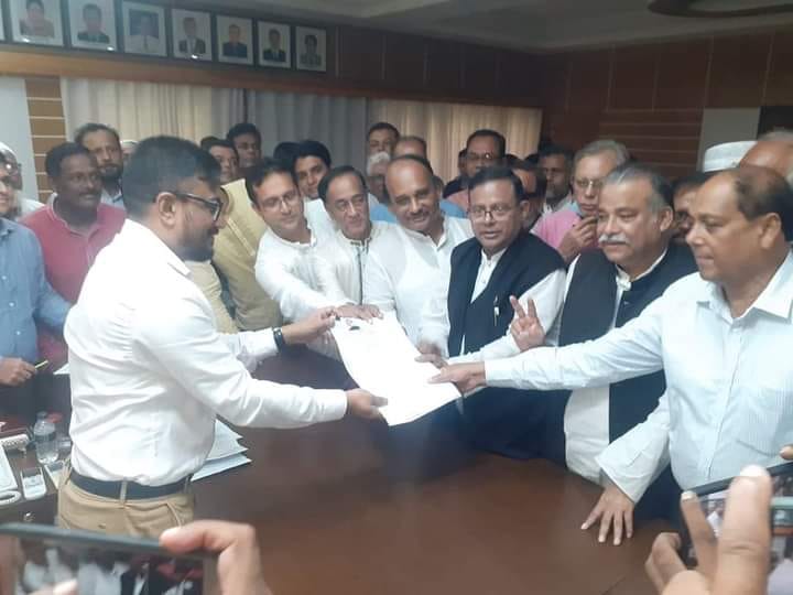 খোকা সিকদারের মনোনয়ন দাখিল