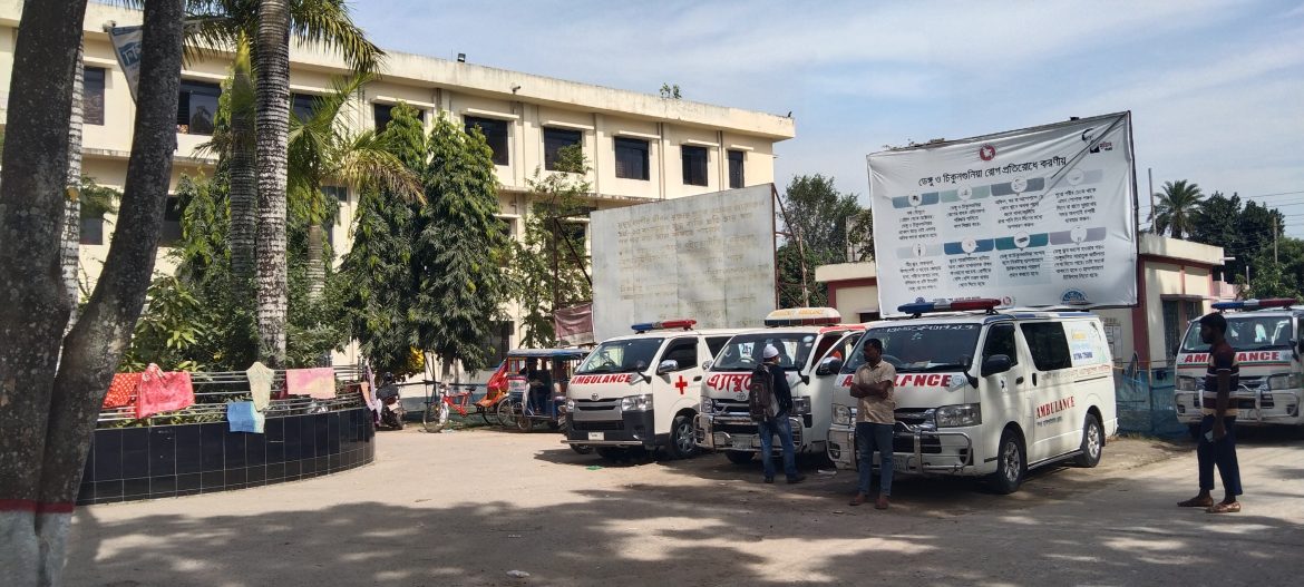 শরীয়তপুরে এ্যাম্বুলেন্স ড্রাইভারদের কাছে রোগীরা জিম্মি