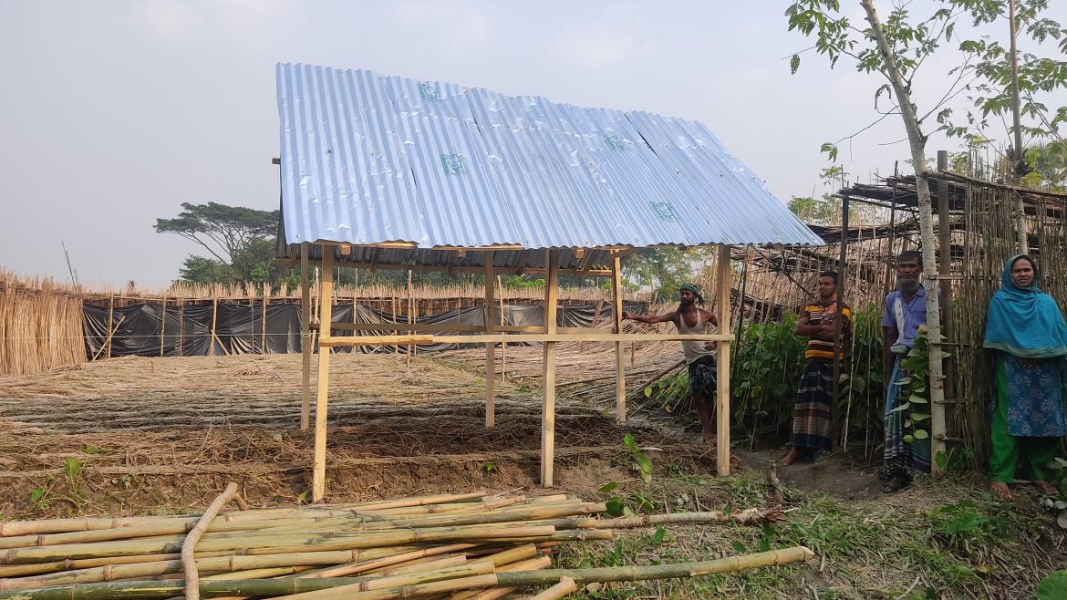 গোসাইরহাটে ভুমি দস্যুদের ভয়ে জমির মালিক পালিয়ে বেড়াচ্ছে