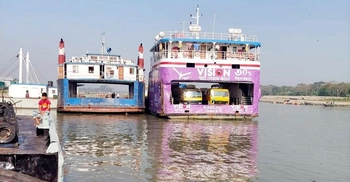 সাড়ে ৬ ঘণ্টা পর স্বাভাবিক শরীয়তপুর-চাঁদপুর রুটে ফেরি চলাচল