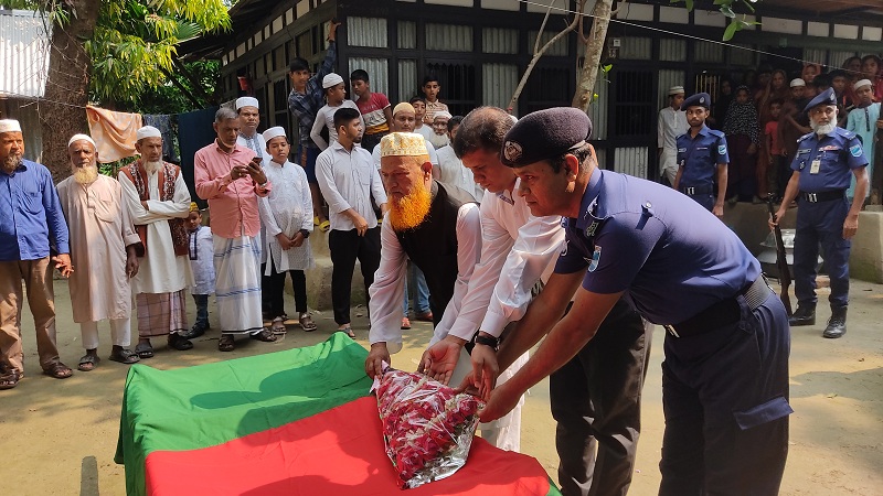 মুক্তিযোদ্ধা পল্টন বেপারীর দাফন সম্পন্ন