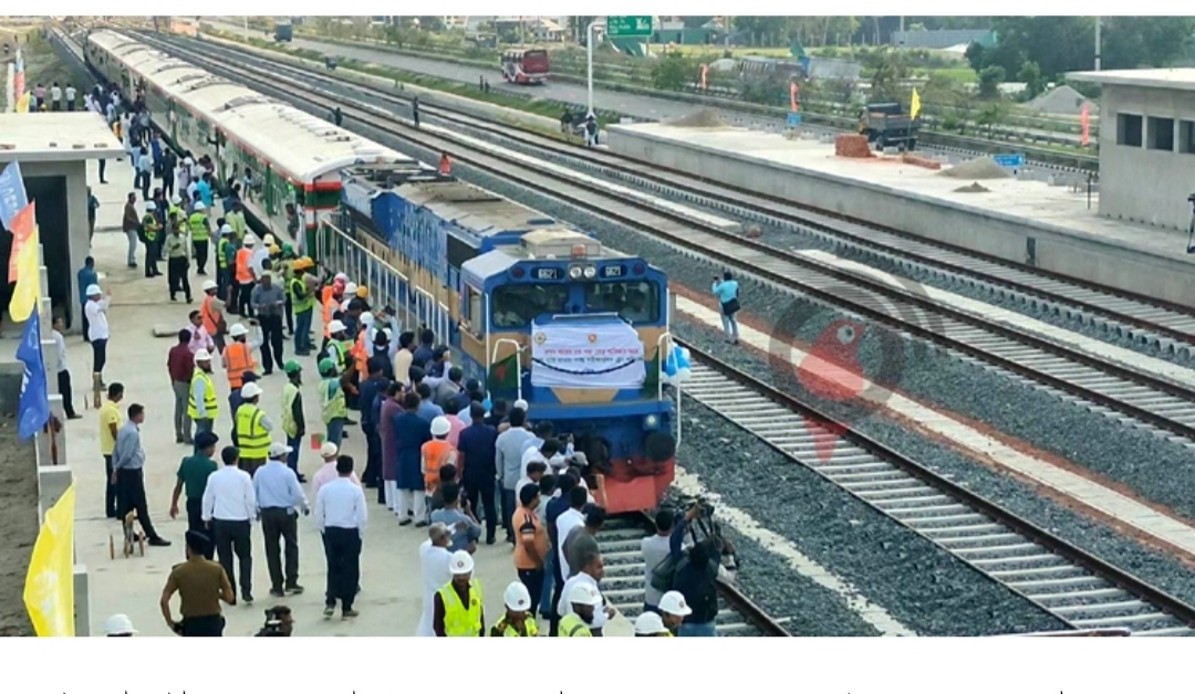পরীক্ষামূলকভাবে পদ্মা সেতু অতিক্রম করেছে ট্রেন