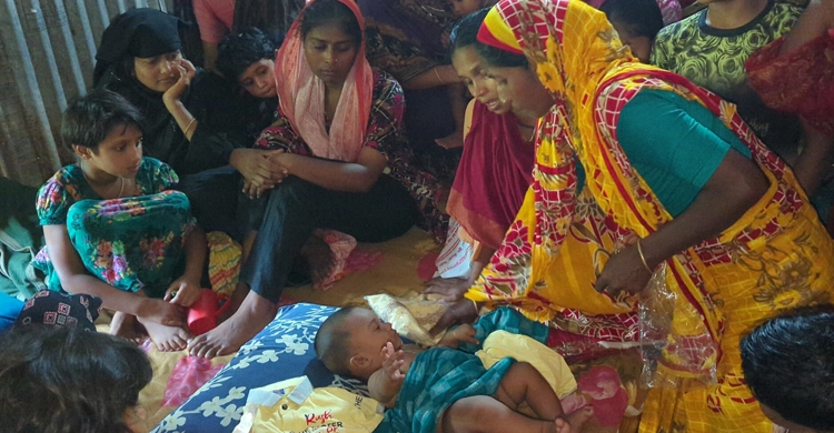 শিশু বাইজিত পেলো নতুন জামা, শুধু বেঁচে রইলো না বাবা