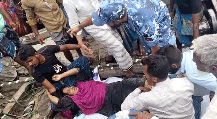 লঞ্চ থেকে মেঘনায় পড়ে গিয়ে ১০ ঘণ্টা ভেসে থাকা জোহরা মারা গেছে