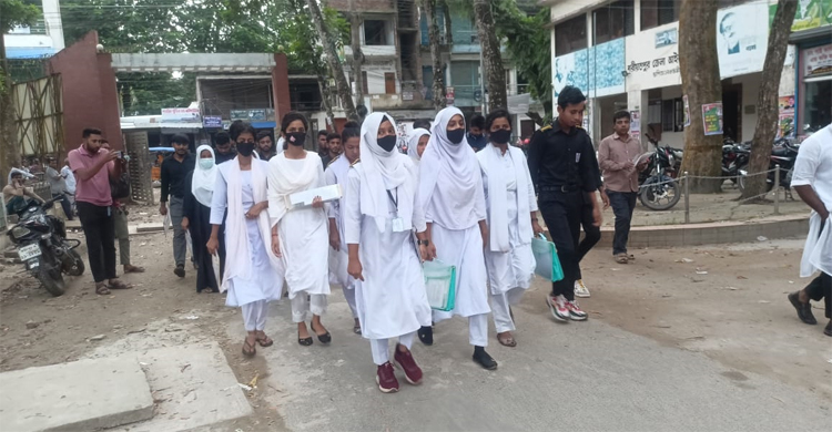 শরীয়তপুরে ভুল প্রশ্নে পরীক্ষা, ১ ঘণ্টা ২০ মিনিট পরে সঠিক প্রশ্ন