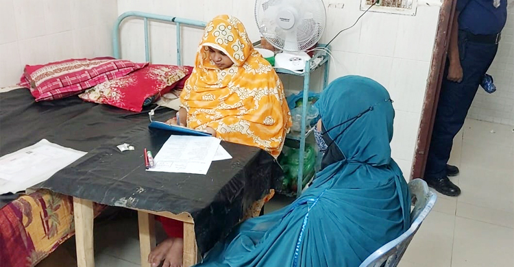 শরীয়তপুরে সন্তান প্রসব করে হাসপাতালে বসে পরীক্ষা !