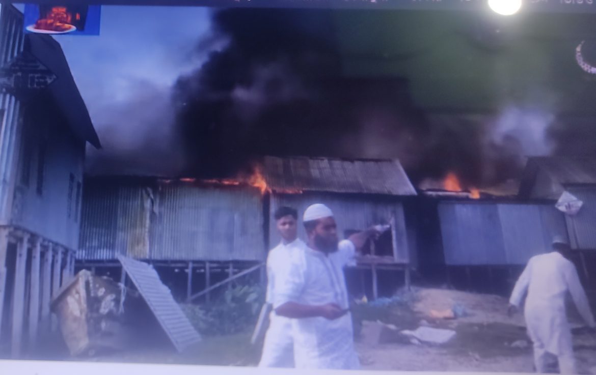 ঈদের সকালে জাজিরায় আগুনে ২৫ দোকান পুড়ে  কোটি টাকার ক্ষয়ক্ষতি