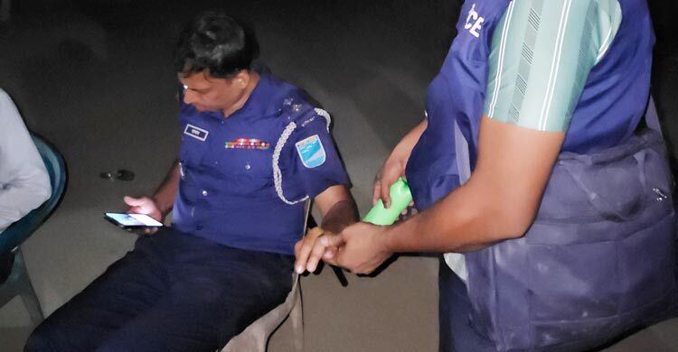 সখিপুরে মাদক ব্যবসায়ীকে  ধরে পুলিশ হামলার শিকার,  পুনরায় গ্রেফতার