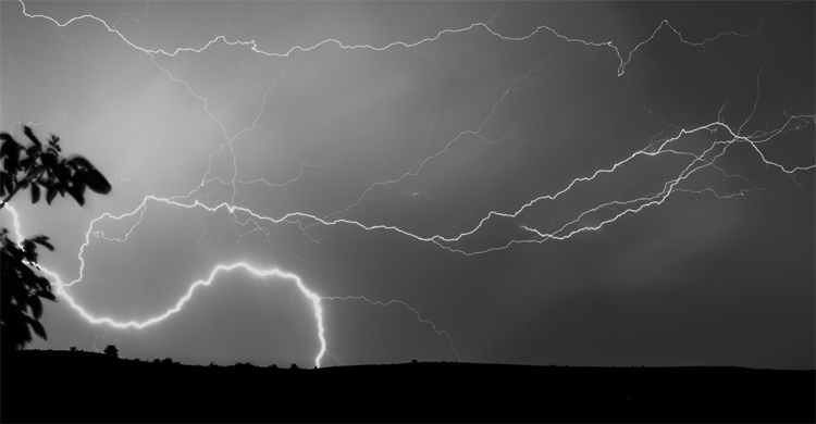 গোসাইরহাটে মাঠে ছাগল আনতে গিয়ে বজ্রপাতে কিশোরের মৃত্যু