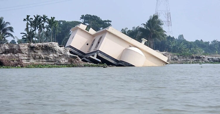 পদ্মাসেতুর কনস্ট্রাকশন ইয়ার্ডের ১১০ কোটি টাকার তীর রক্ষা বাঁধে ধস!