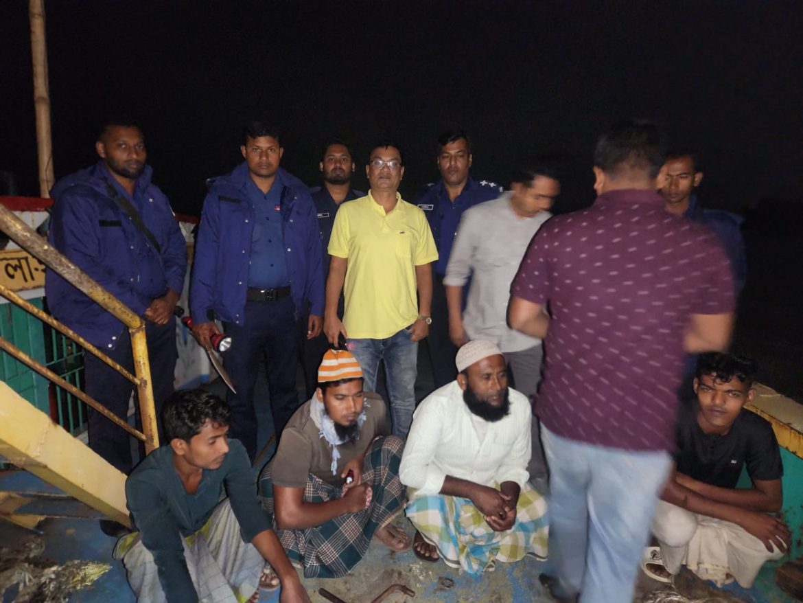 শরীয়তপুরে অবৈধ ভাবে বালু উত্তোলনের দায়ে ১৭ জন আটক,২০ লক্ষ টাকা  জরিমানা