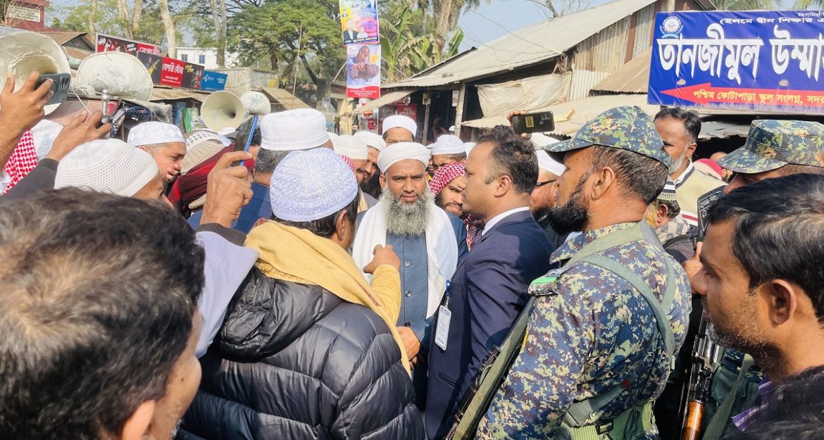 শরীয়তপুরের প্রেমতলায় ওরসের নামে ইসলাম বিরোধী কার্যকলাপের বিরুদ্ধে  খেলাফত মজলিসের প্রতিরোধ,উভয় গ্রæপে উত্তেজনা, ঘটনাস্থলে সেনা মোতায়েন