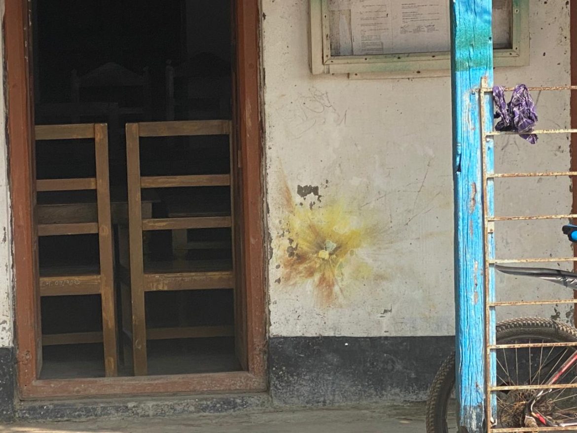 শরীয়তপুরে আইনজীবি সমিতির কার্যালয় সহ দুটি স্থানে বোমা হামলা, মানববন্ধন, এলাকায় আতংক \