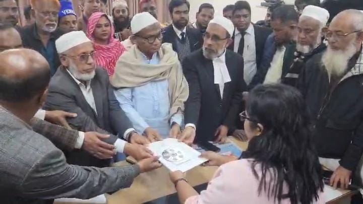 শরীয়তপুরে বিএনপির তিন প্রার্থী মনোনয়নপত্র সংগ্রহ করেছেন